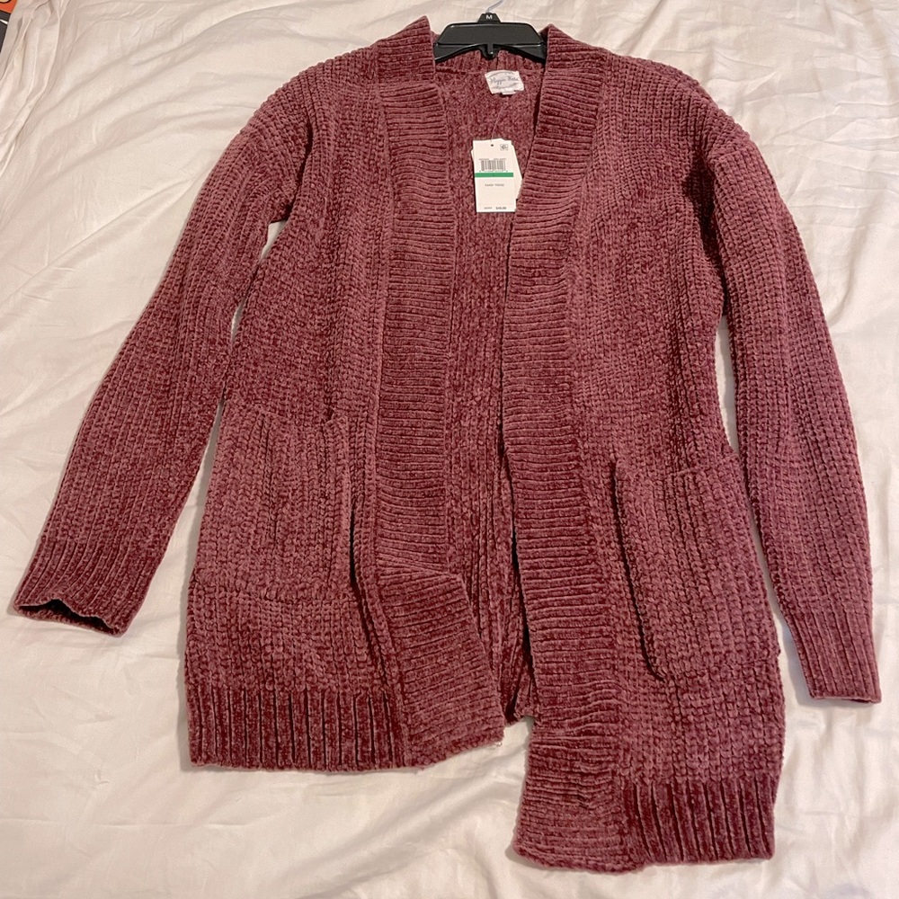 NEVER WORN BEAUTIFUL SOFT CARDIGAN! NEW WITH TAGS!!